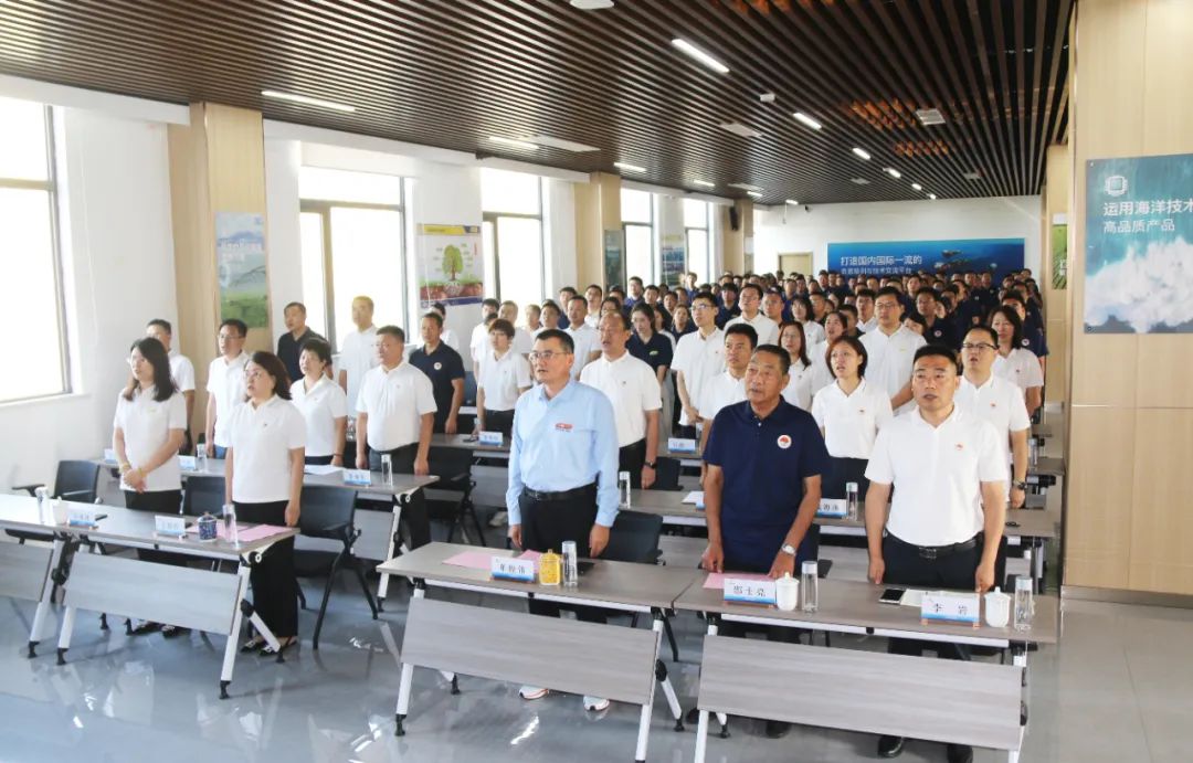 青岛伟德betvlctor官方版生物集团成立二十五周年表彰大会隆重举行