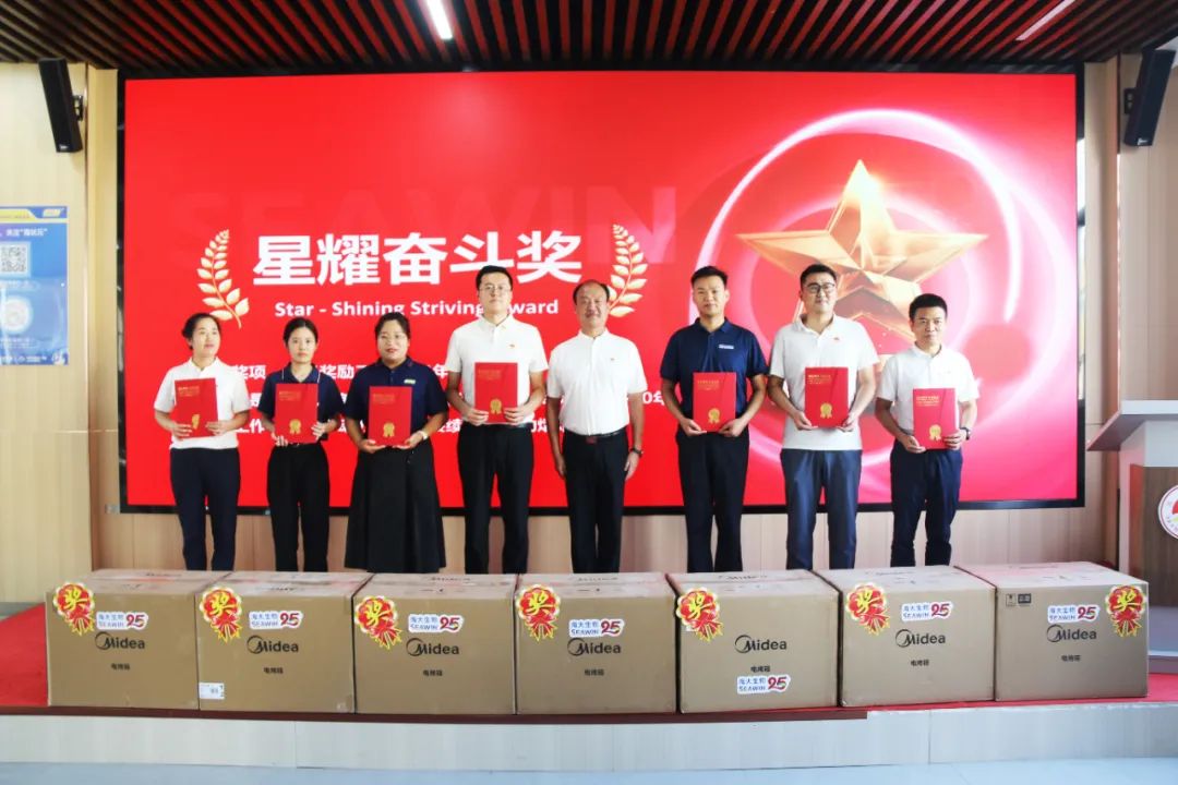 青岛伟德betvlctor官方版生物集团成立二十五周年表彰大会隆重举行
