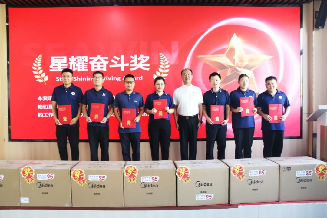 青岛伟德betvlctor官方版生物集团成立二十五周年表彰大会隆重举行