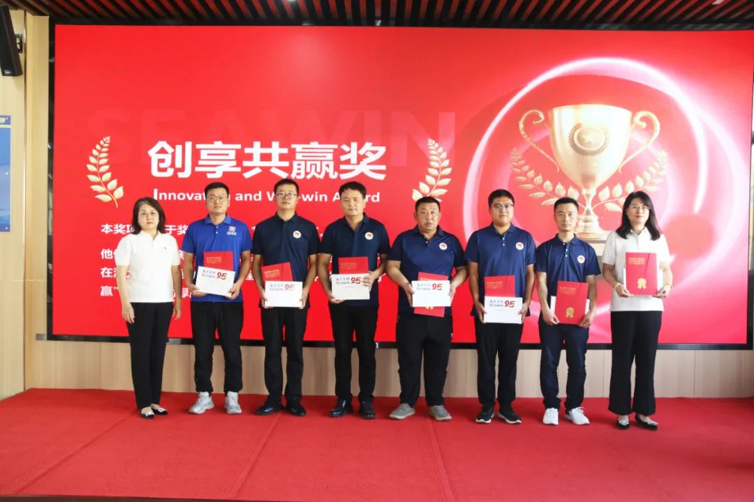 青岛伟德betvlctor官方版生物集团成立二十五周年表彰大会隆重举行